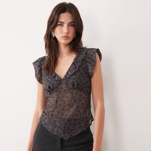 Motel floral ruffle top in gray